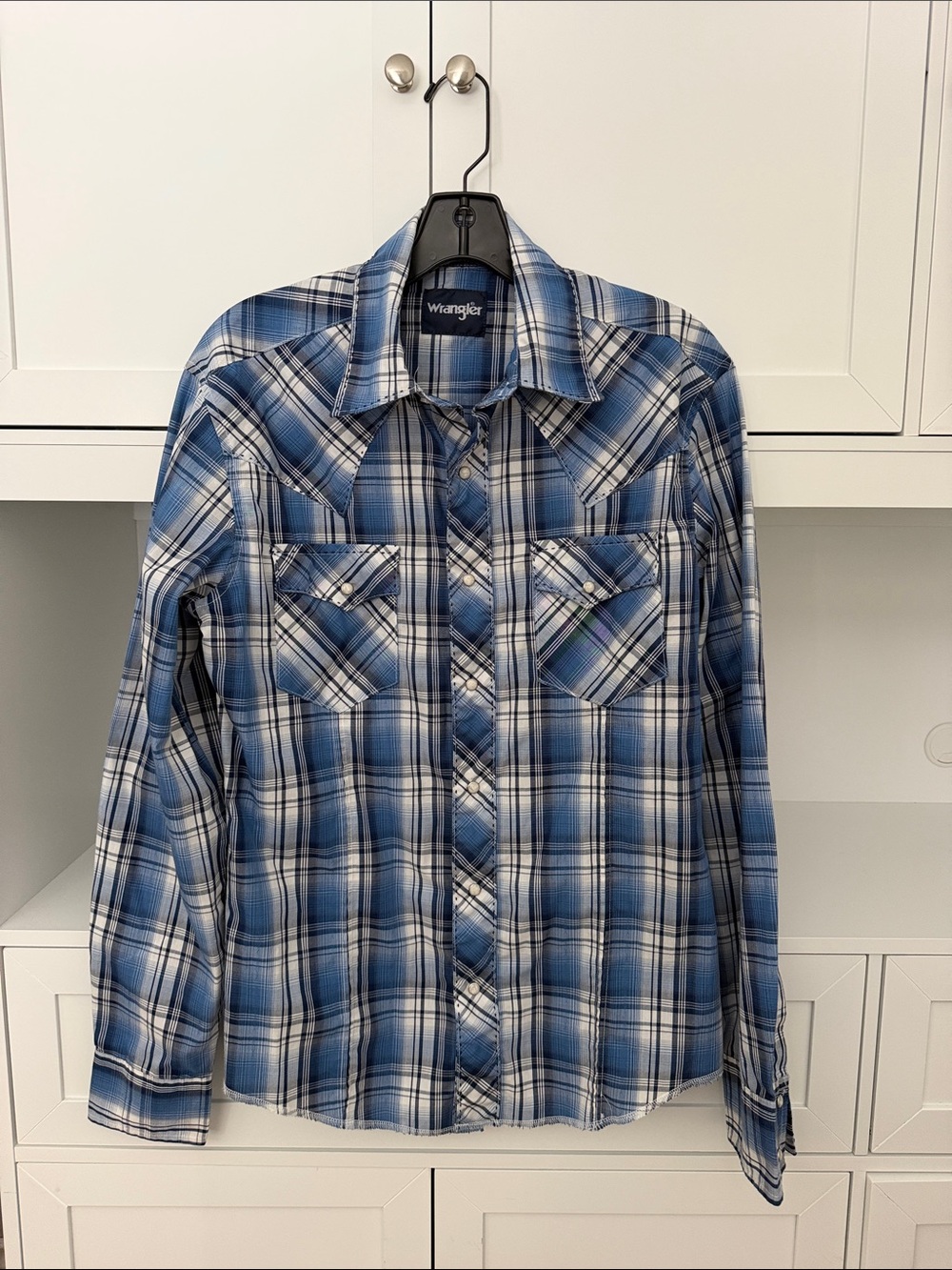 Wrangler Blue and White Plaid Button-Down Shirt - Never Worn